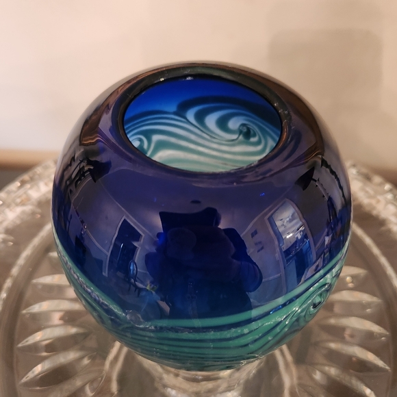 Vintage 1972 Signed Studio Art Glass Vase Handblown Blue Green Swirl MCM 5" - Picture 7 of 9